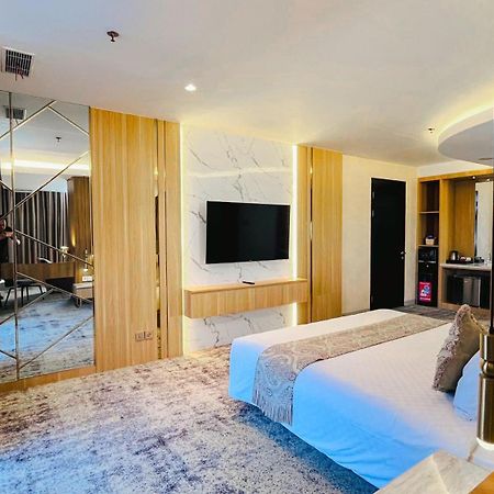 בנדונג Grandia Hotel מראה חיצוני תמונה