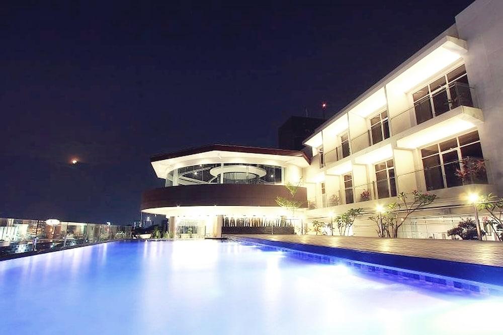 בנדונג Grandia Hotel מראה חיצוני תמונה
