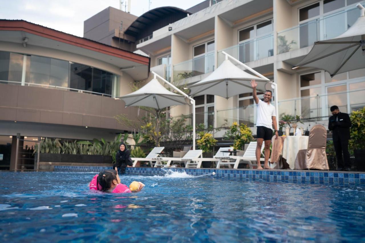 בנדונג Grandia Hotel מראה חיצוני תמונה