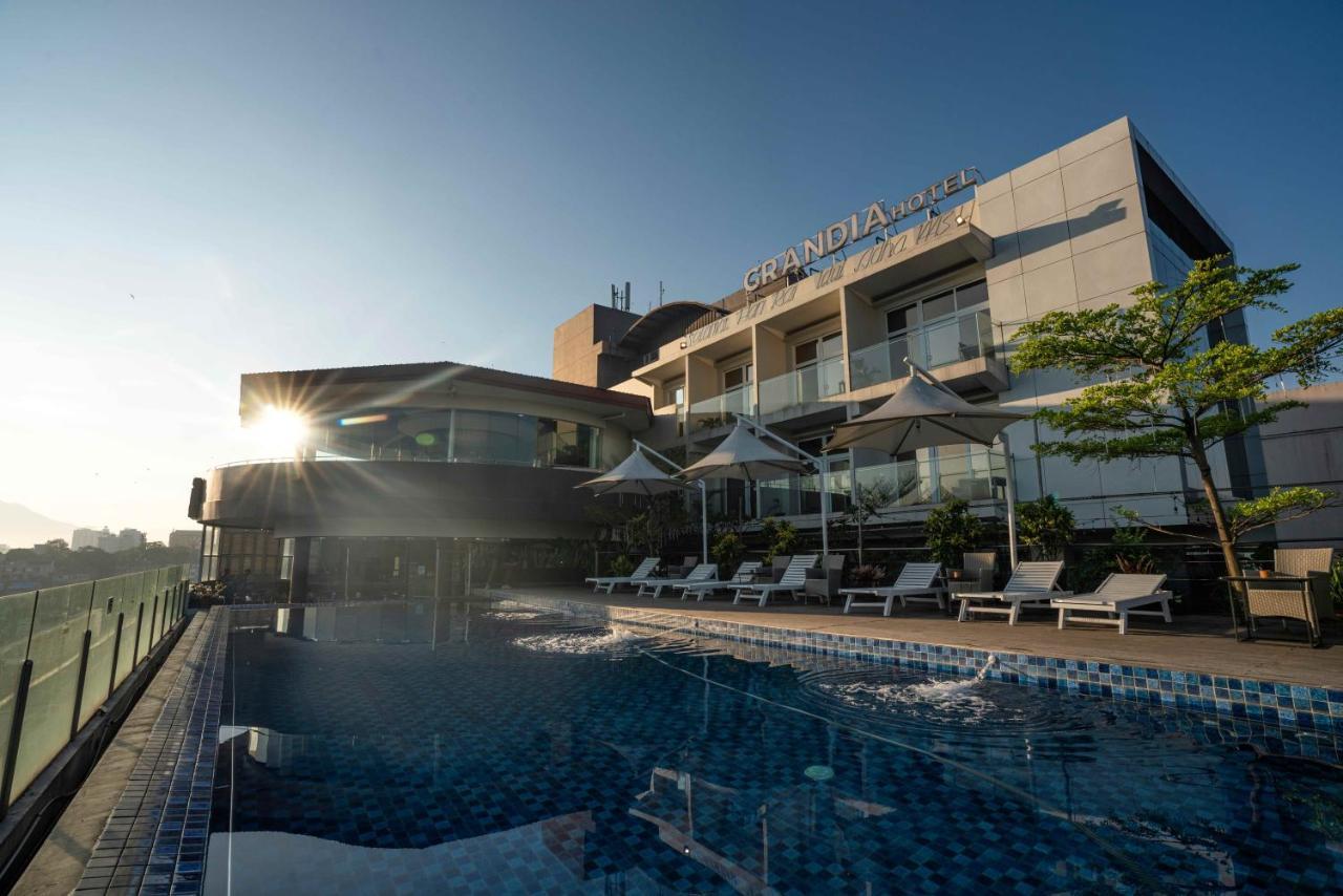 בנדונג Grandia Hotel מראה חיצוני תמונה