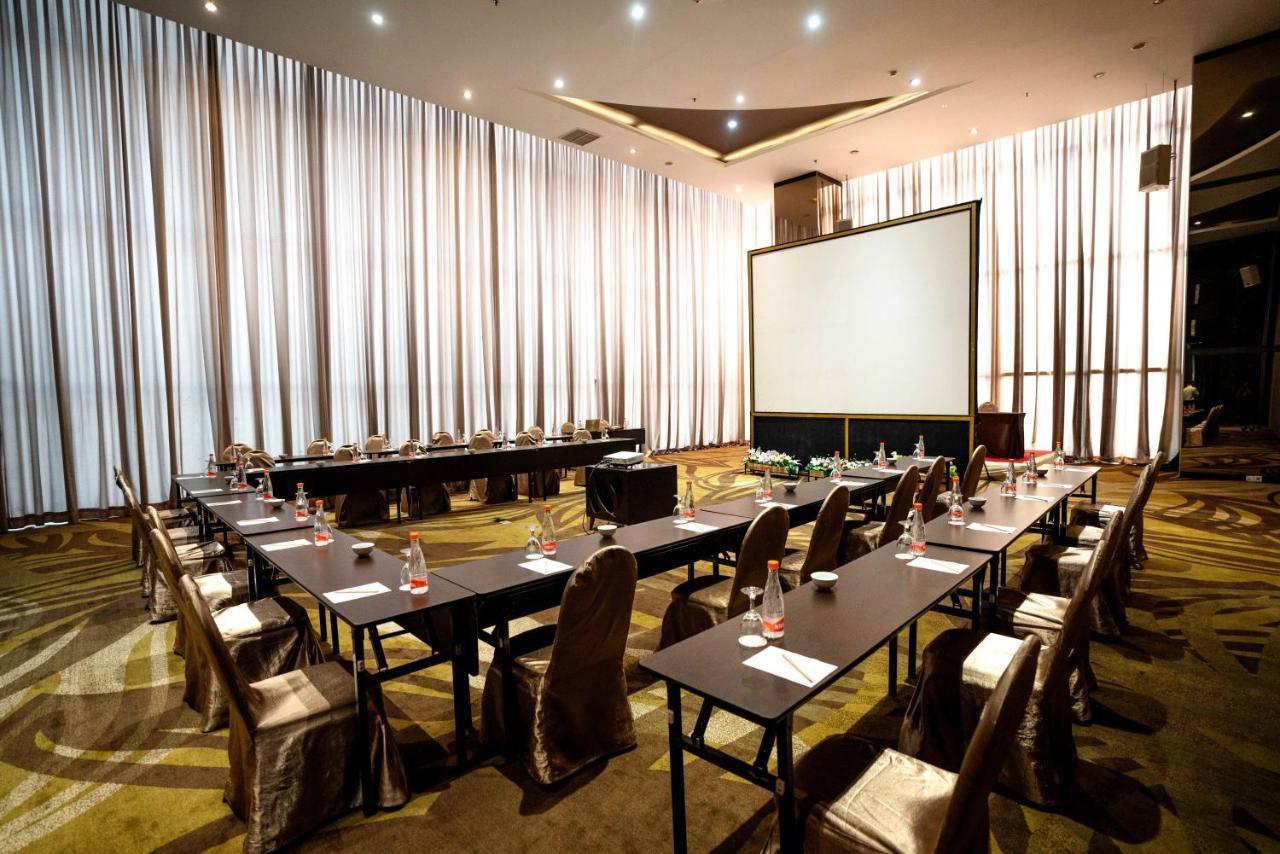 בנדונג Grandia Hotel מראה חיצוני תמונה