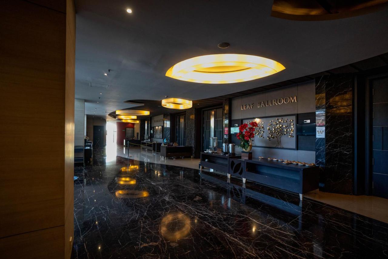 בנדונג Grandia Hotel מראה חיצוני תמונה