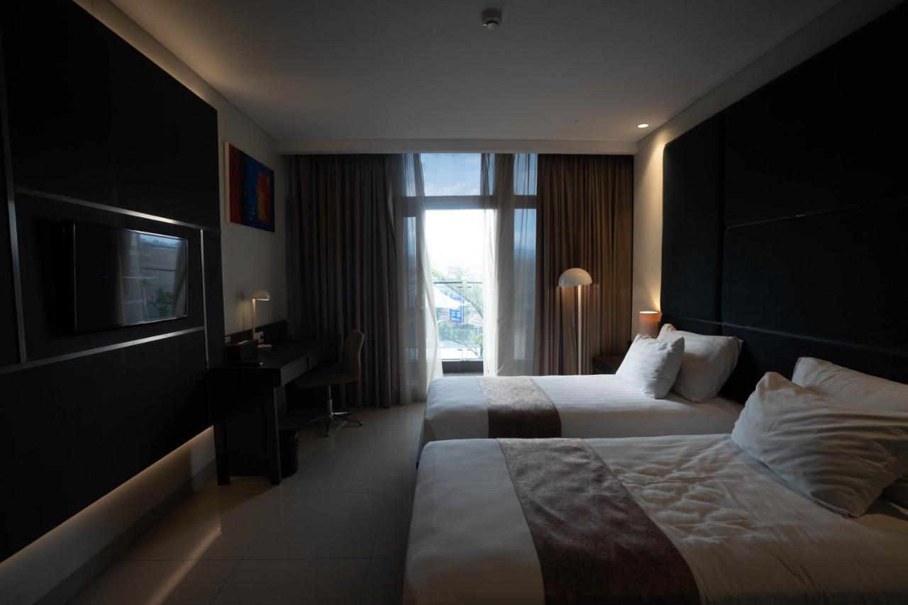 בנדונג Grandia Hotel מראה חיצוני תמונה