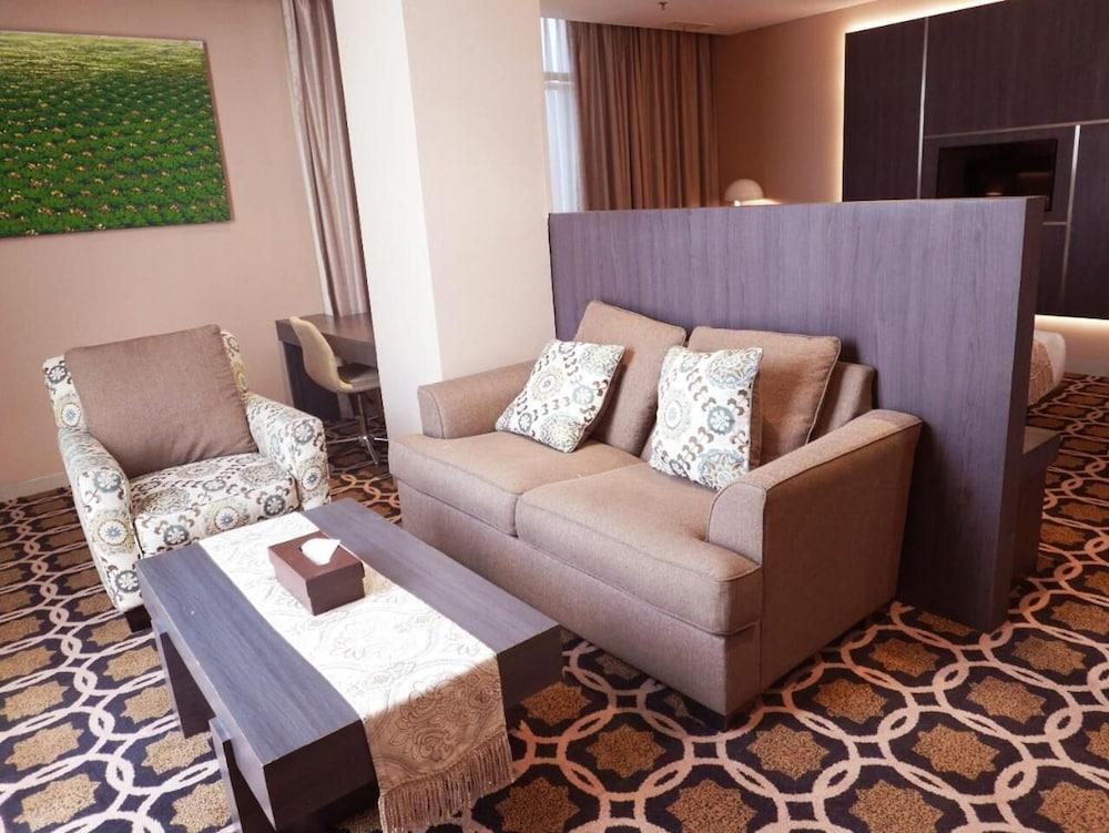 בנדונג Grandia Hotel מראה חיצוני תמונה