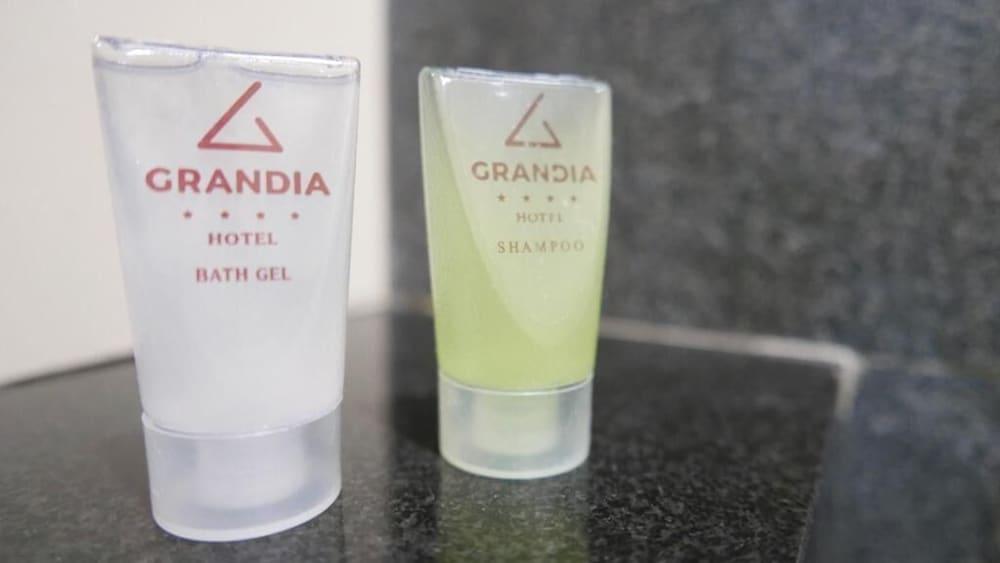 בנדונג Grandia Hotel מראה חיצוני תמונה