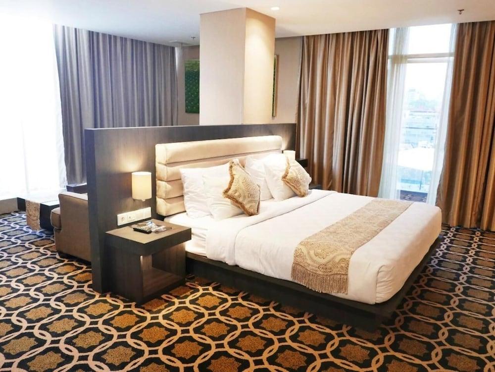 בנדונג Grandia Hotel מראה חיצוני תמונה